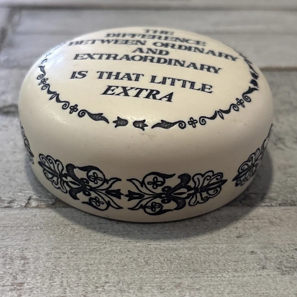 Baekgaard paper weight
